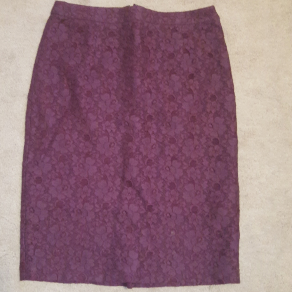 Halogen burgundy lace skirt size 6